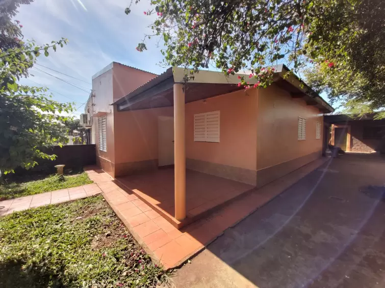 CASA  3 DORMITORIOS EN ALQUILER